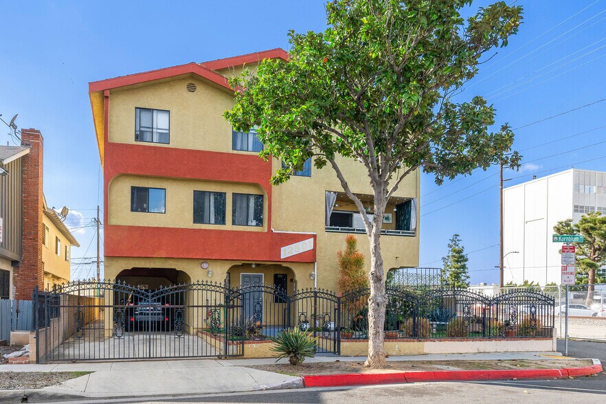 More Photos Of 12501 Kornblum Ave, Hawthorne Apartments For Sale