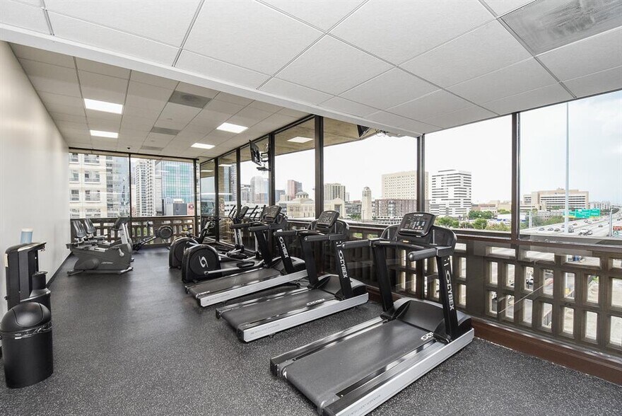 More Photos Of 2016 Main St, Houston Apartments For Sale