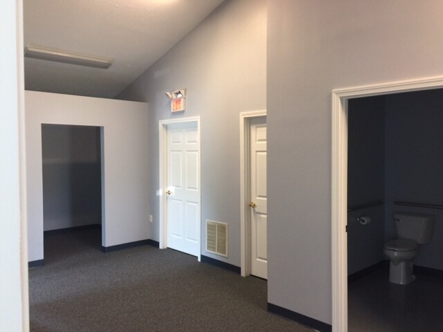 More Photos Of 271 Derry Rd, Litchfield Medical For Sale