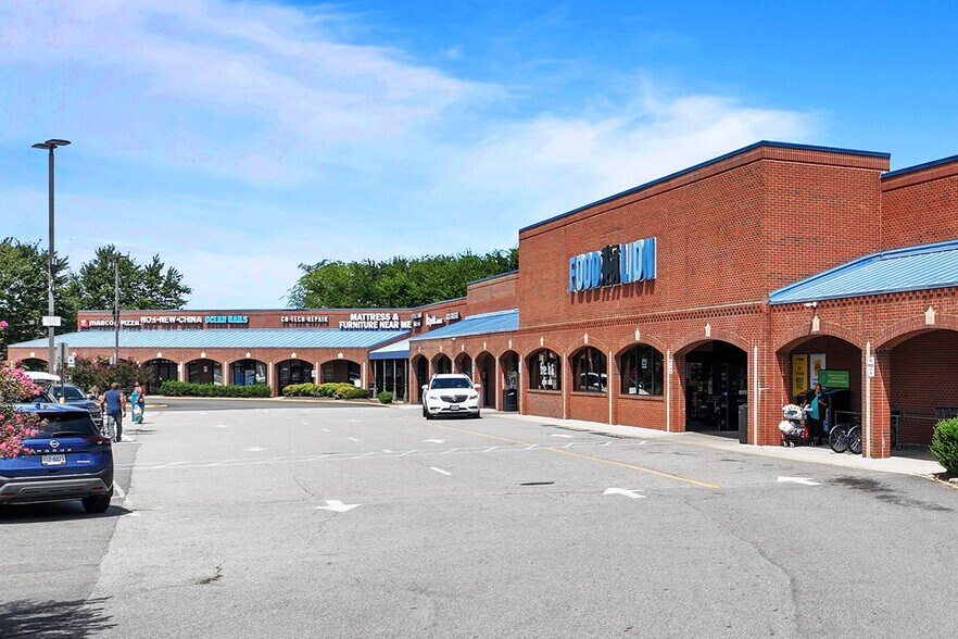 More Photos Of 1-34 Dunlop Village Cir, Colonial Heights Unknown For Lease