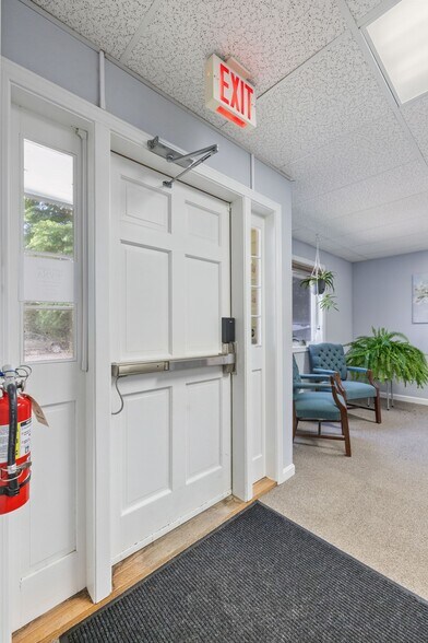 More Photos Of 214 Lake St, Bristol Office For Sale