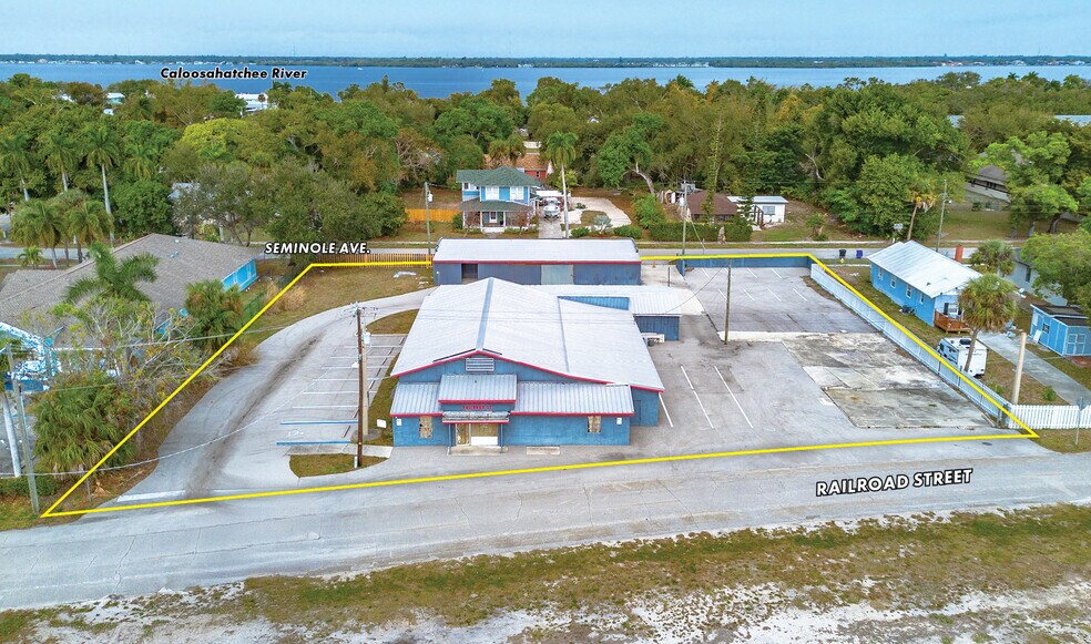 Primary Photo Of 3327 Railroad St, Fort Myers Warehouse For Sale