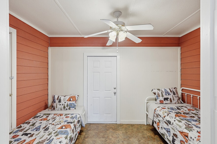 More Photos Of 201 N State St, Fort Davis Hotel For Sale