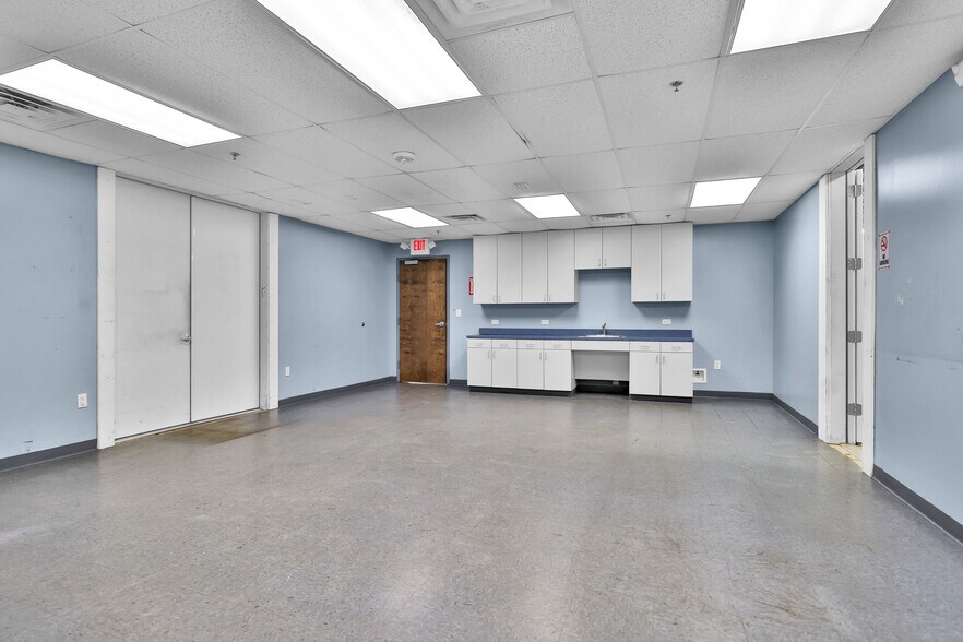 More Photos Of 1207 N Fm 3083 Rd, Conroe Distribution For Lease