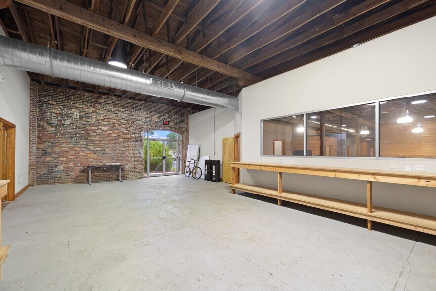 More Photos Of 214 E Garden St, Pensacola Storefront Retail Office For Lease