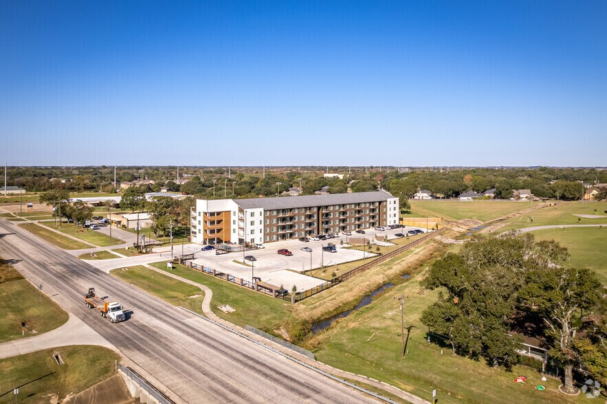 More Photos Of 1100 Us-90 Hwy W, Sealy Apartments For Sale
