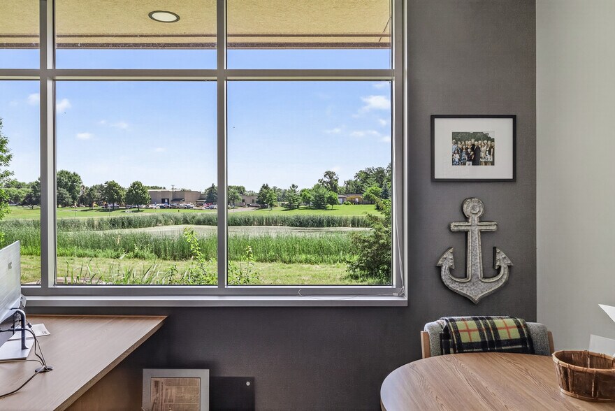 More Photos Of 5505 Cottonwood Ln, Prior Lake Office For Sale