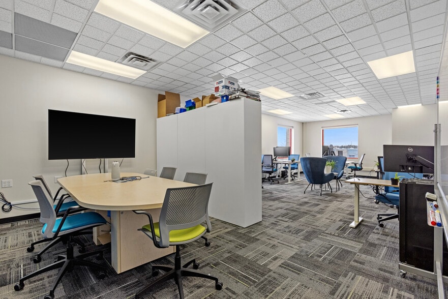 More Photos Of 1011 Polytek St, Ottawa Flex For Sale