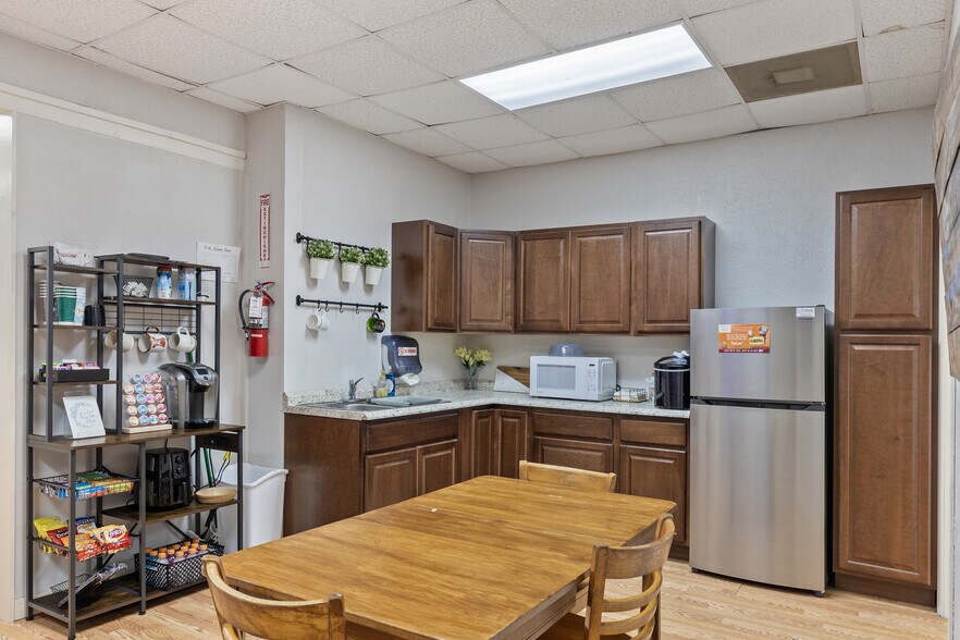 More Photos Of 1118 Interstate Highway 30, Greenville Storefront Retail Office For Lease