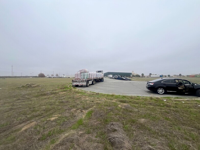 More Photos Of 1821 Mercantile Ln, Coalinga Land For Sale