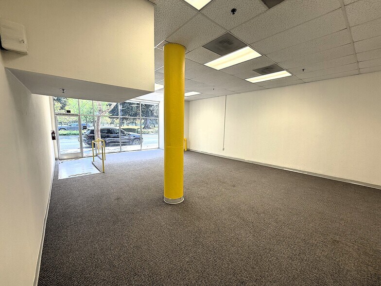 More Photos Of 33-37 W Huntington Dr, Arcadia Self Storage For Lease