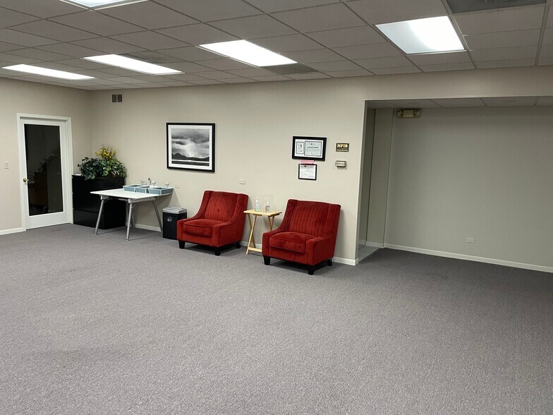 More Photos Of 28085 N Ashley Cir, Libertyville Medical For Sale