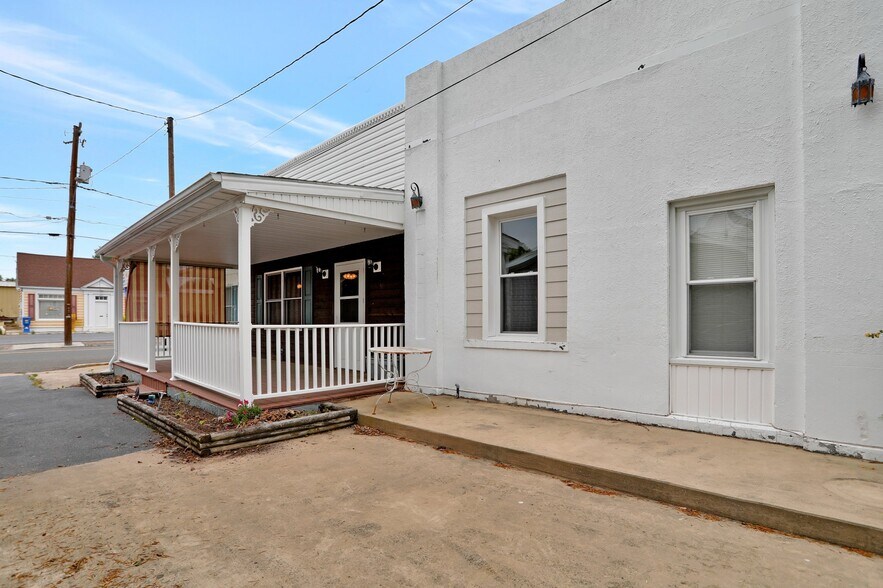 More Photos Of 9604 S Congress St, New Market Office For Sale