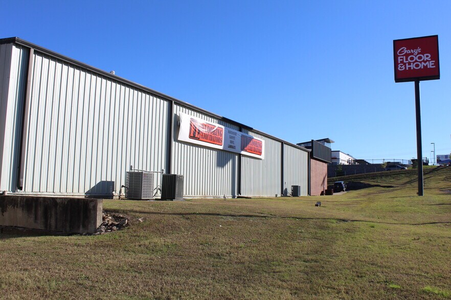 More Photos Of 802 Sanders Ave, Springdale General Retail For Lease