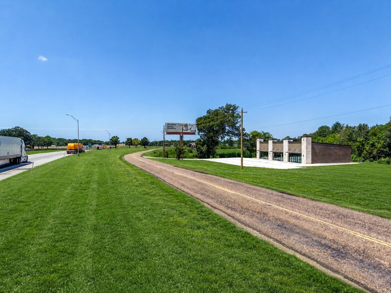 More Photos Of 410 Interstate 30 Frontage Rd., Mount Vernon General Retail For Lease