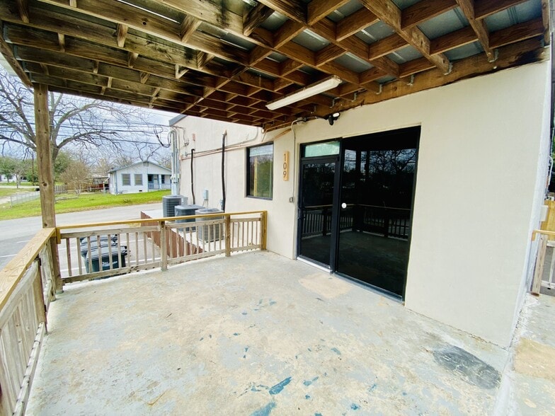 More Photos Of 635 Hill Ave, New Braunfels Loft Creative Space For Lease
