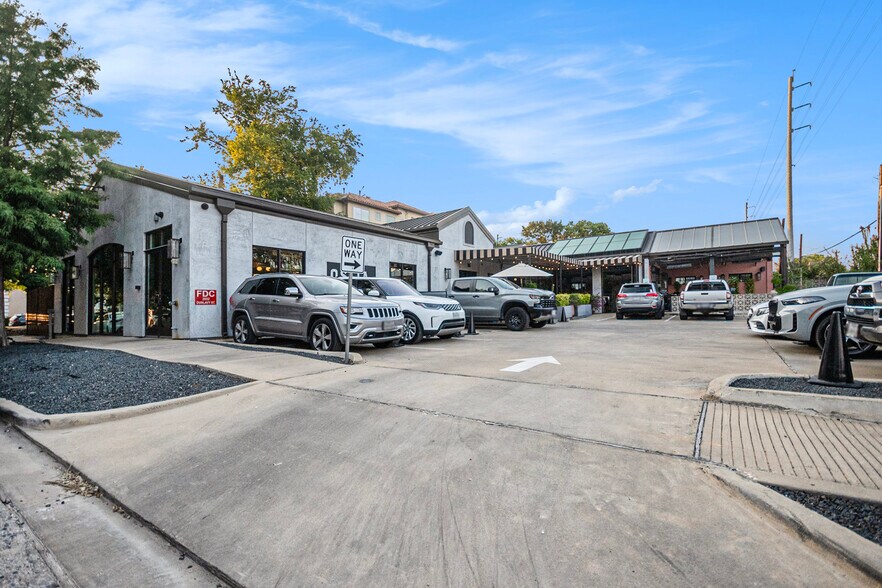 More Photos Of 2032-2050 Dunlavy St, Houston Restaurant For Sale