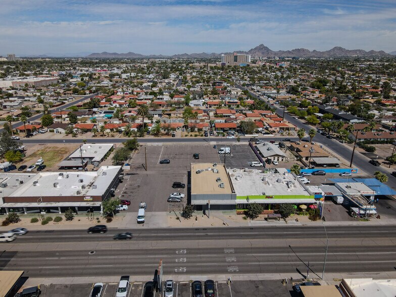 More Photos Of 1730 E McDowell Rd, Phoenix Bar For Lease