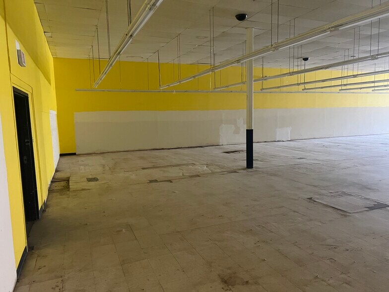 More Photos Of 700 Beverly Pike, Elkins Unknown For Lease