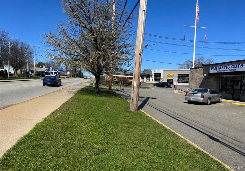 More Photos Of 367 Windsor Hwy, New Windsor Township Storefront For Lease