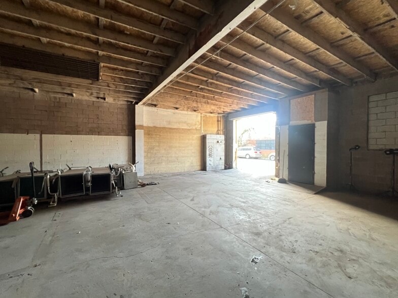 More Photos Of 3332 14th St, Los Angeles Warehouse For Lease