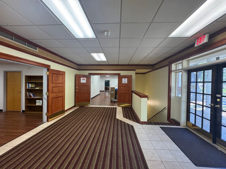 More Photos Of 111 N Gadsden St, Tallahassee Office For Sale
