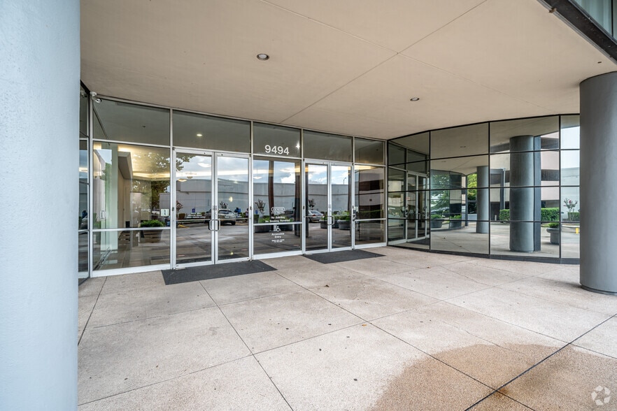 More Photos Of 9494 Southwest Fwy, Houston Office For Lease