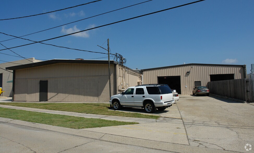 More Photos Of 4729 Sanford St, Metairie Warehouse For Lease