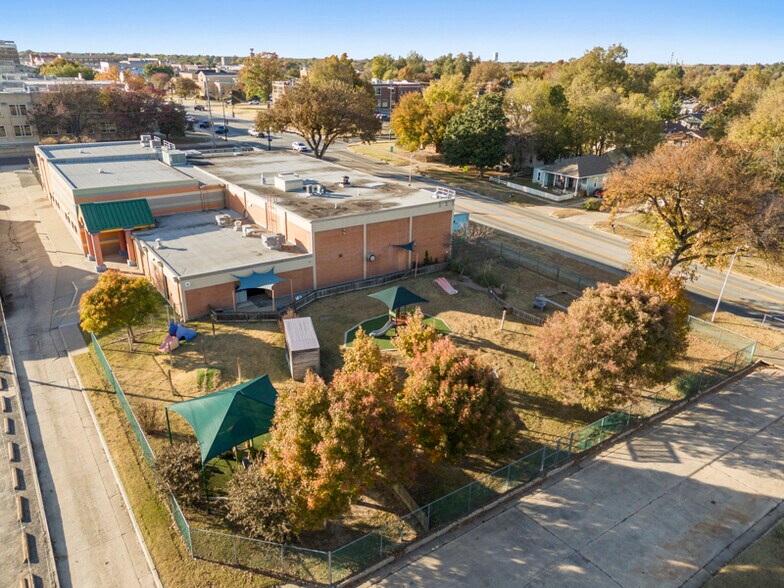 More Photos Of 702 E Grand Ave, Ponca City Office For Sale