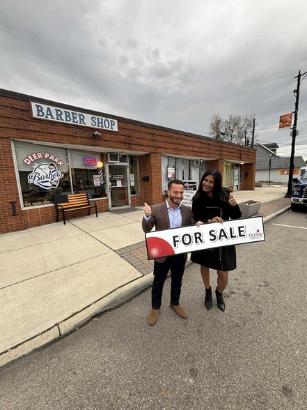 More Photos Of 8000-8004 Blue Ash Rd, Cincinnati Storefront For Sale