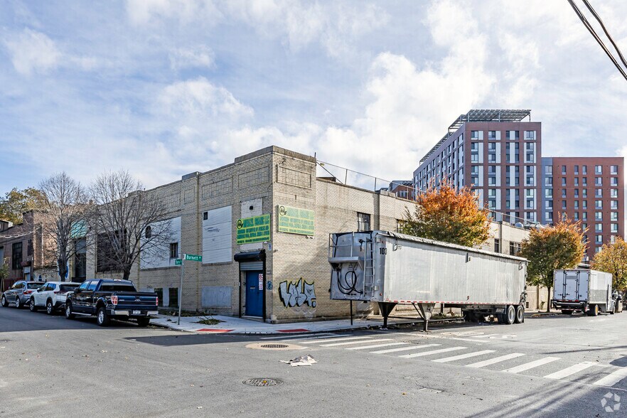 More Photos Of 830 Barry St, Bronx Warehouse For Lease