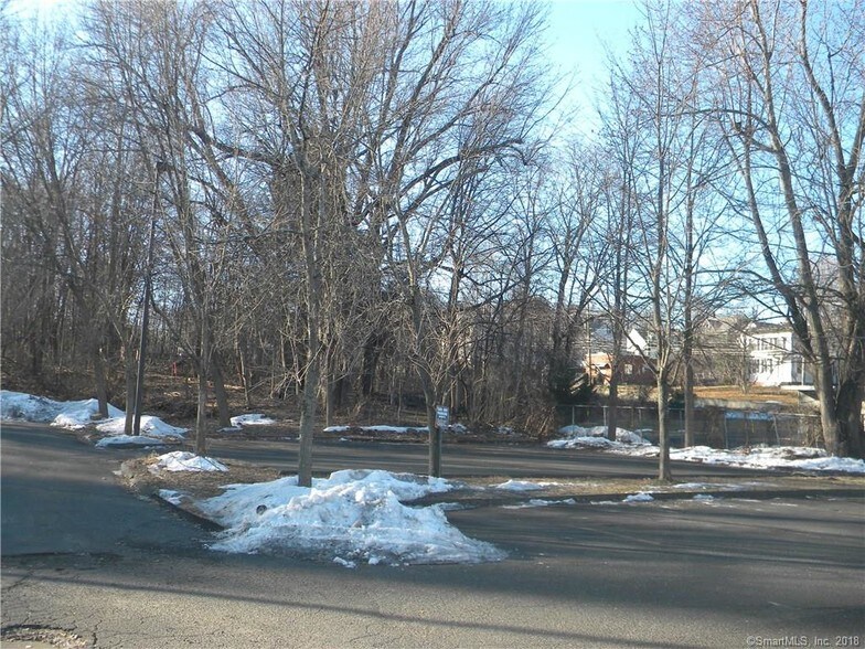 More Photos Of 12-22 E Main St, Bristol Storefront For Lease