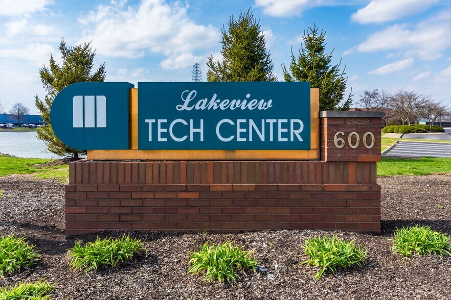 More Photos Of 600 Lakeview Plaza Blvd, Worthington Office For Sale
