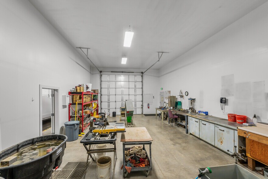 More Photos Of 4276 Old Hwy 99 S, Roseburg Light Manufacturing For Sale