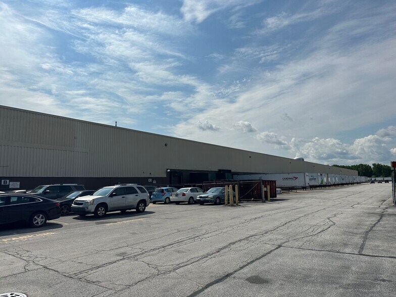 More Photos Of 16801 Exchange Ave, Lansing Manufacturing For Lease