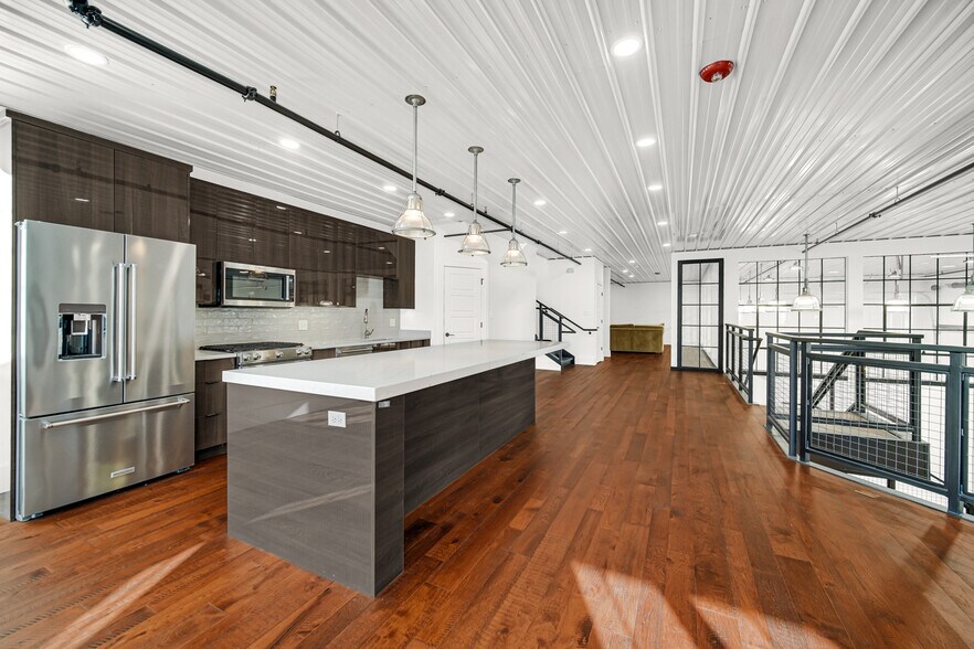 More Photos Of 2244 Ferry Rd, Naperville Flex For Sale