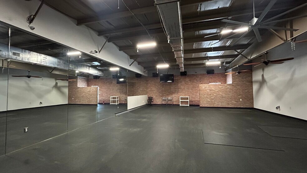 More Photos Of 2080 20th St, Sarasota Warehouse For Lease