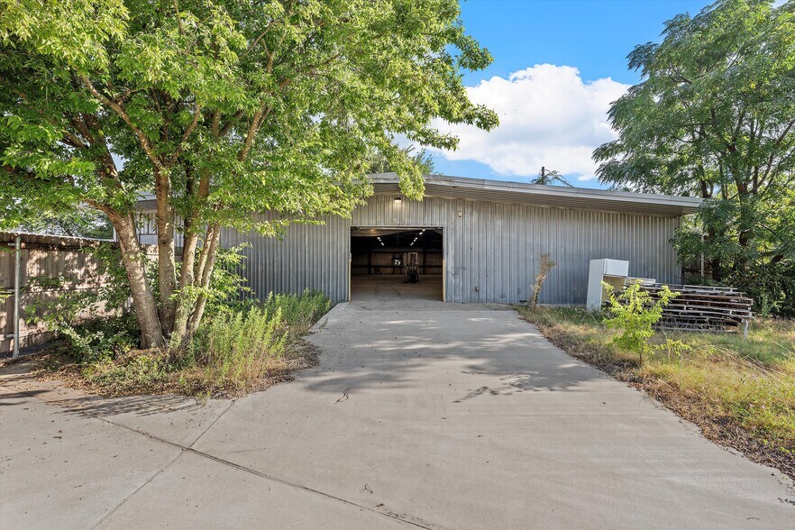 More Photos Of 200 N Lacy Dr, Waco Warehouse For Lease