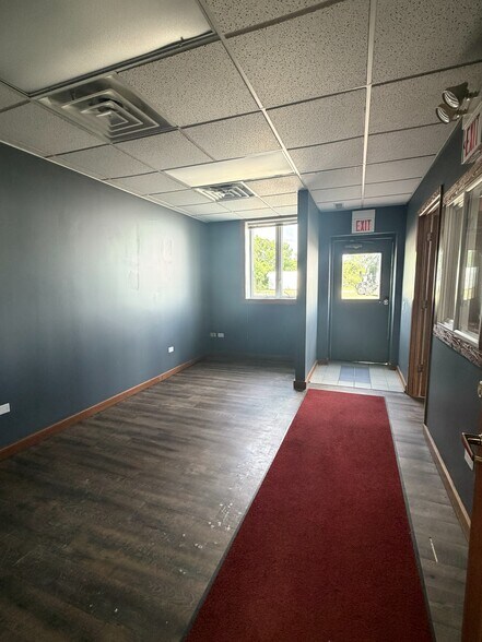 More Photos Of 72 East St, Crystal Lake Light Manufacturing For Lease