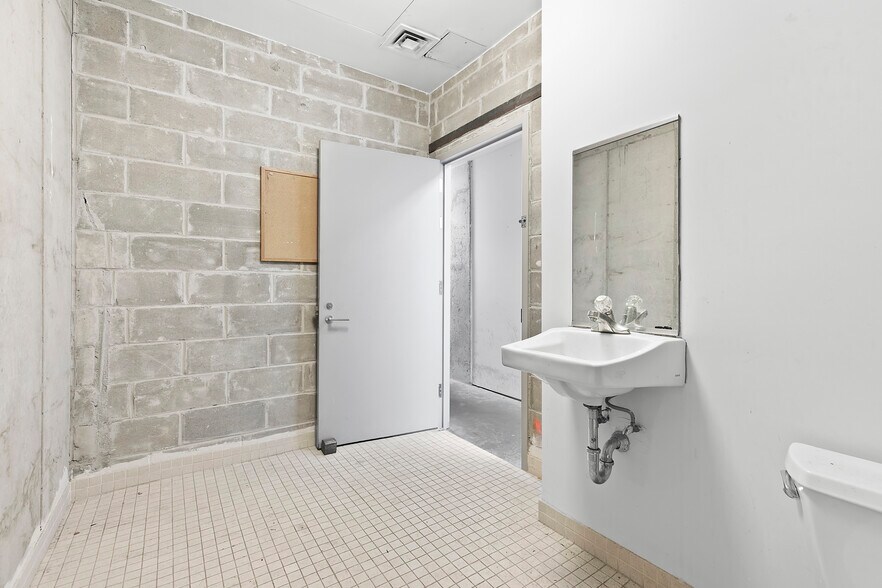 More Photos Of 534 W 42nd St, New York Multifamily For Sale