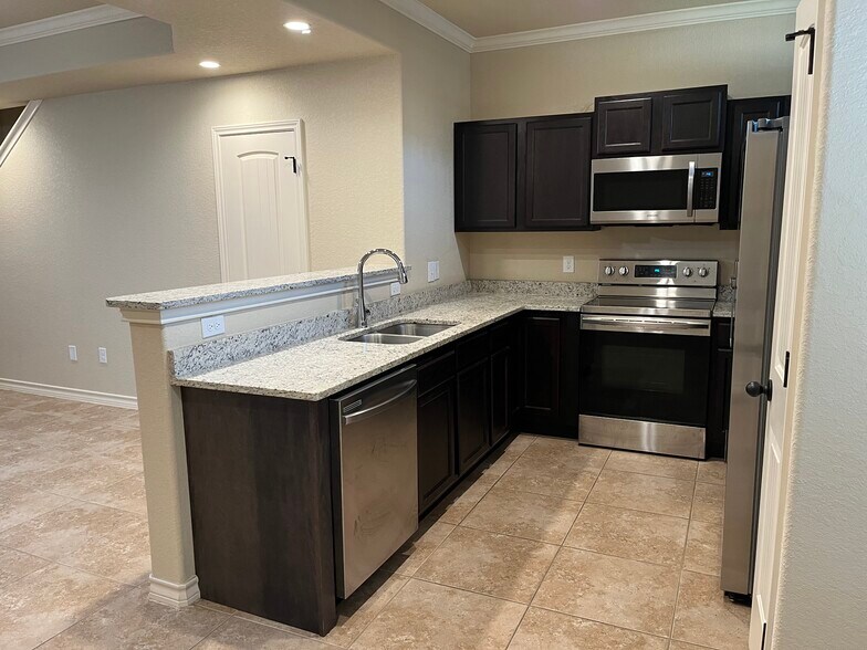 More Photos Of 6414 Luglio Ln, San Antonio Apartments For Sale