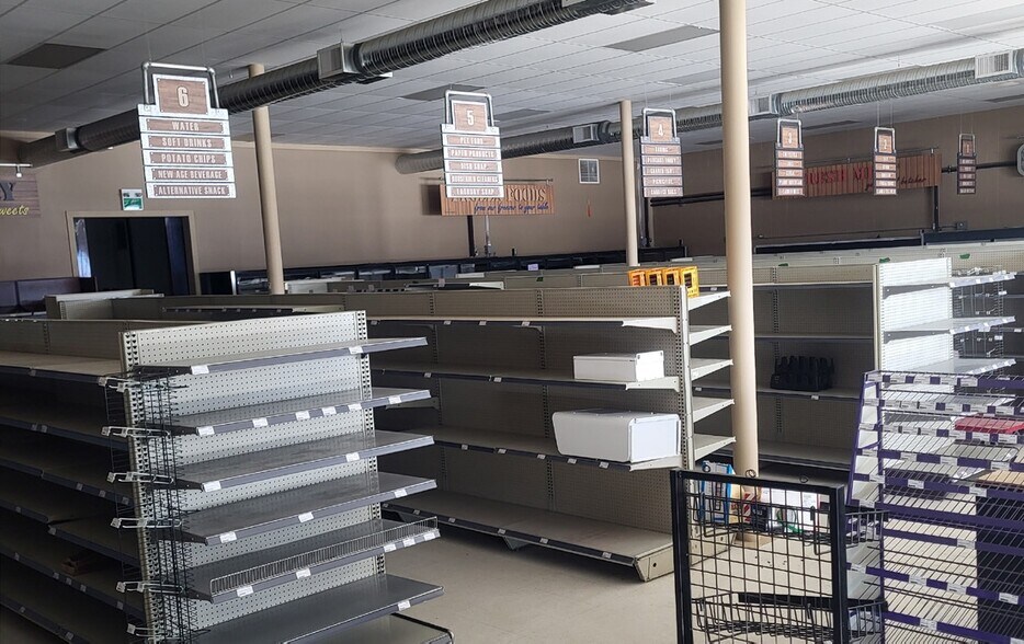 More Photos Of 100 1st Ave W, Assiniboia Storefront For Lease