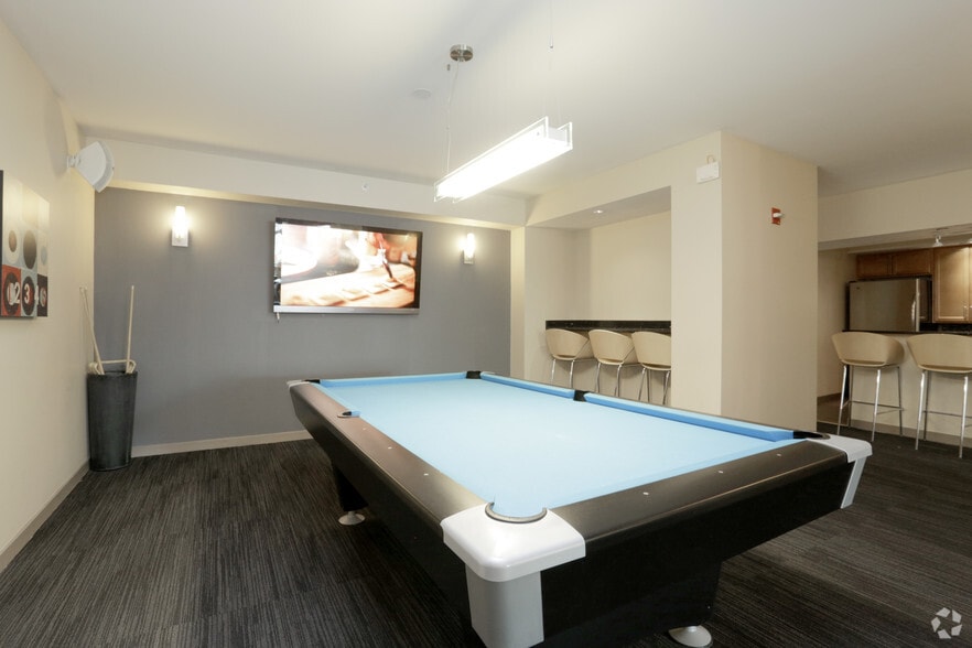More Photos Of 555 W Kinzie St, Chicago Multifamily For Sale