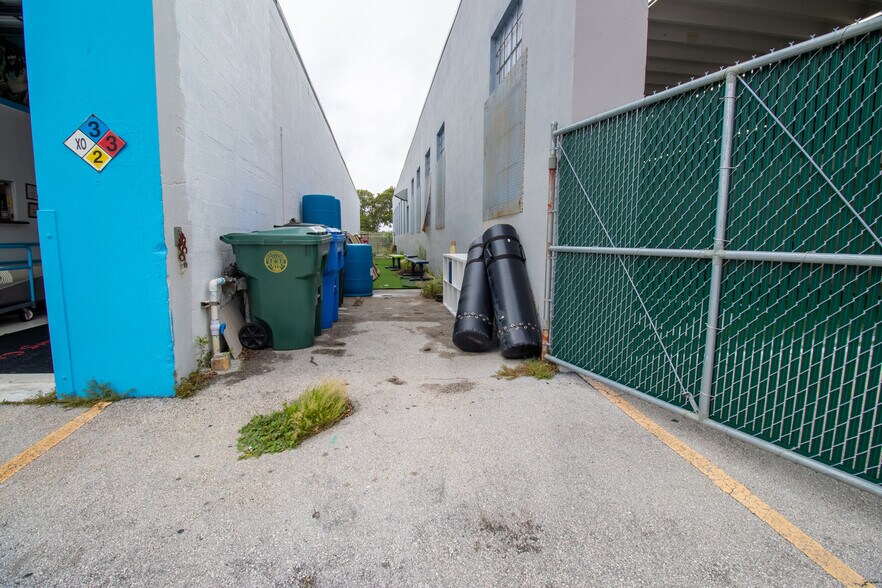 More Photos Of 3031-3035 NE 12th Ter, Oakland Park Warehouse For Sale