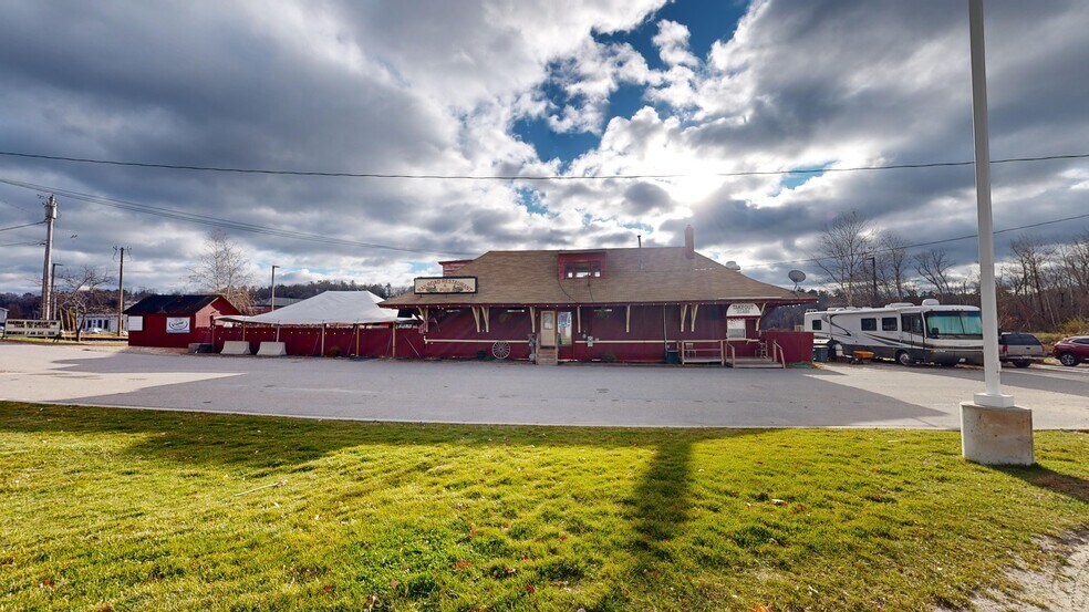 More Photos Of 695 Lisbon St, Lisbon Restaurant For Sale