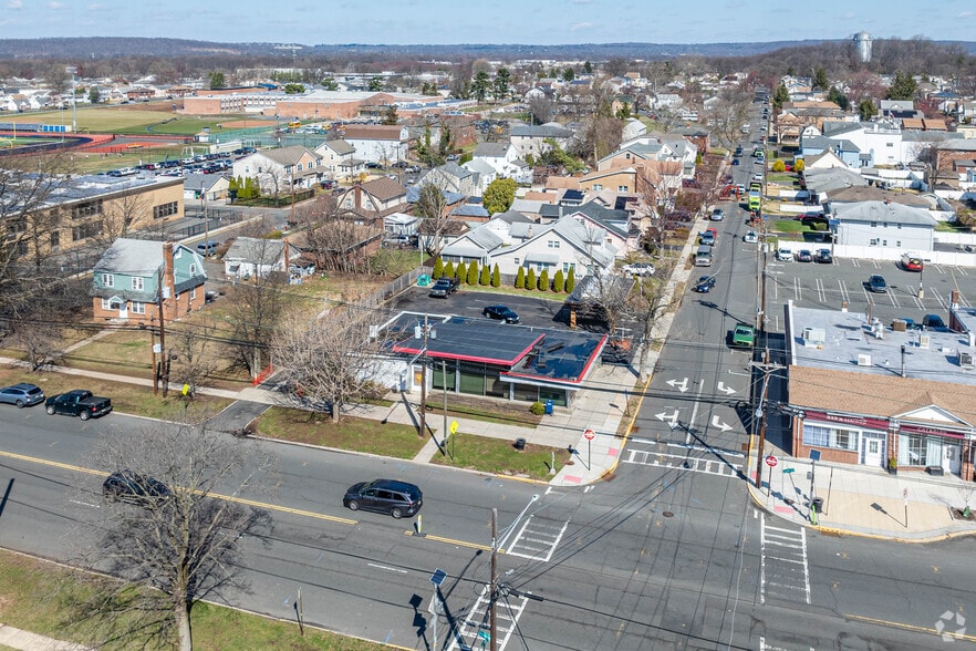 More Photos Of 470 Kenilworth Blvd, Kenilworth Bank For Lease