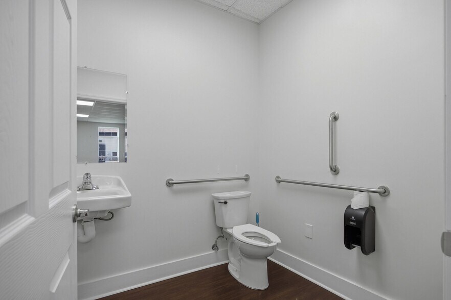 More Photos Of 7385 Applegate Ln, Chattanooga Medical For Sale