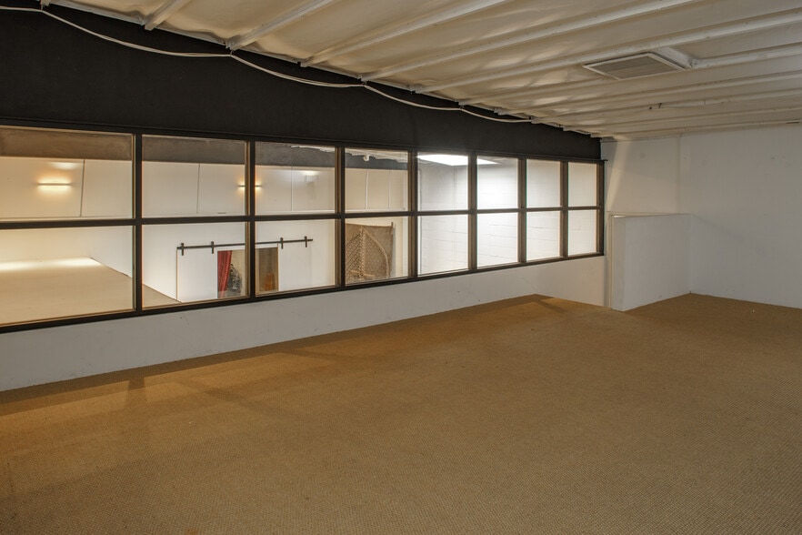 More Photos Of 3641-3645 10th Ave, Los Angeles Showroom For Lease