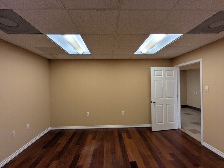 More Photos Of 635 Langham Rd, Beaumont Warehouse For Sale