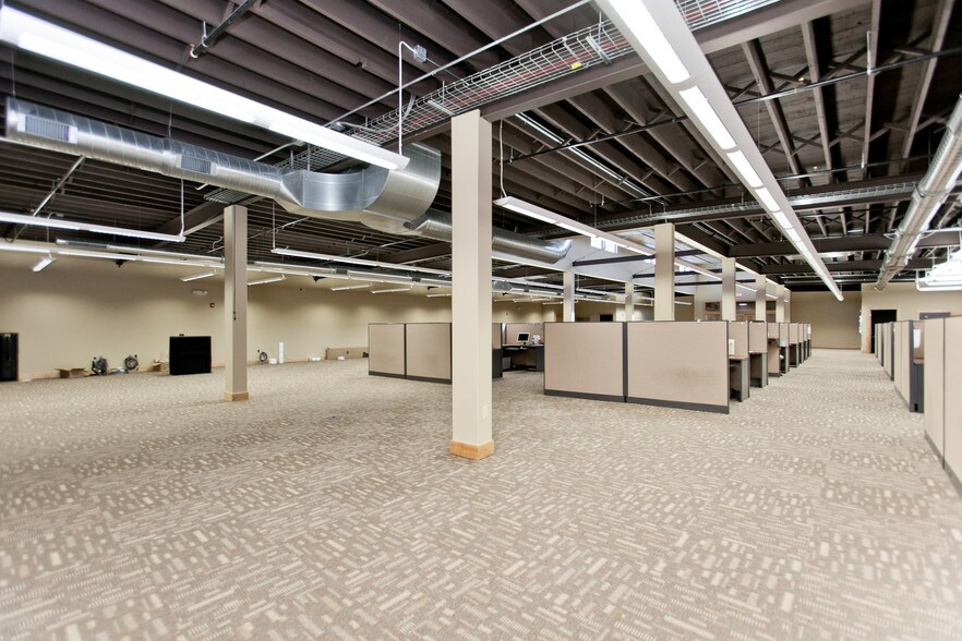 More Photos Of 3117 1st Ave SE, Cedar Rapids Loft Creative Space For Sale